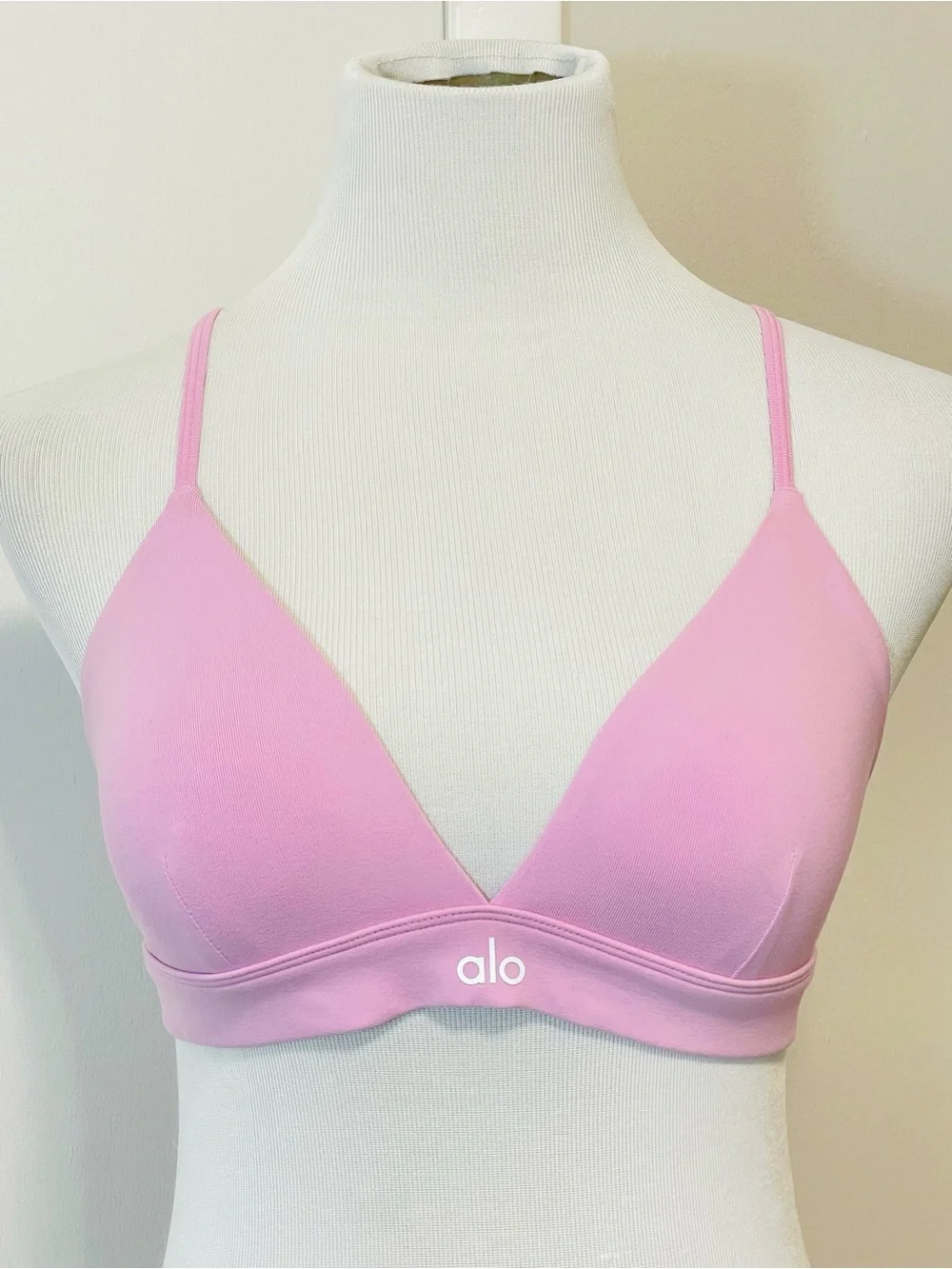 NWOT Alo Yoga Splendor Sports Bra in Candy Heart Pink Size M